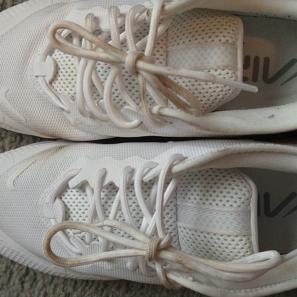 Nike Air Max Women's Sneakers - Picture 5 of 16